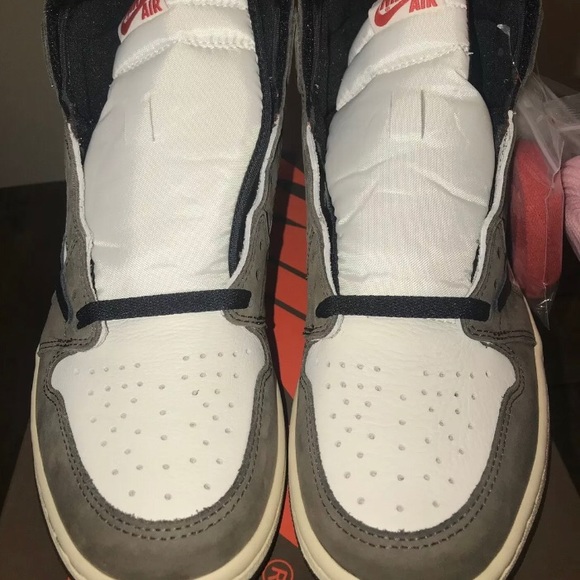 TravisScottXRetro1s - Picture 1 of 5